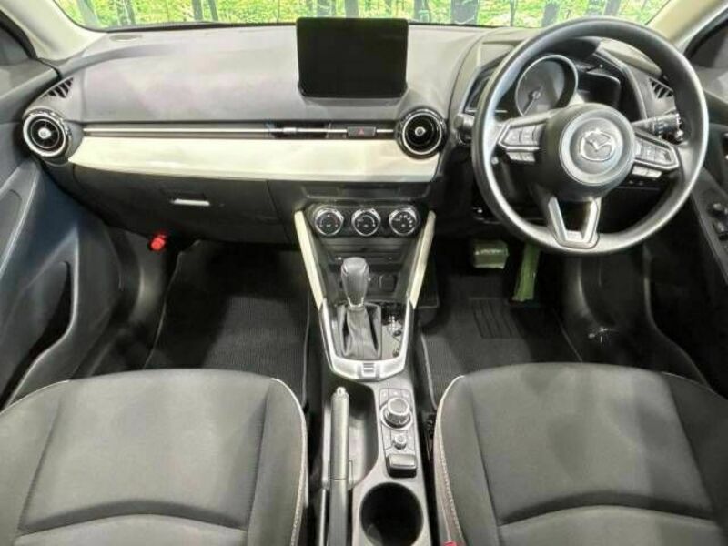 MAZDA2-1