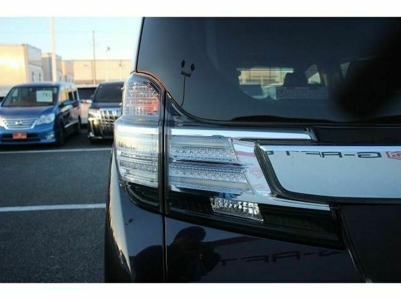 VELLFIRE-11