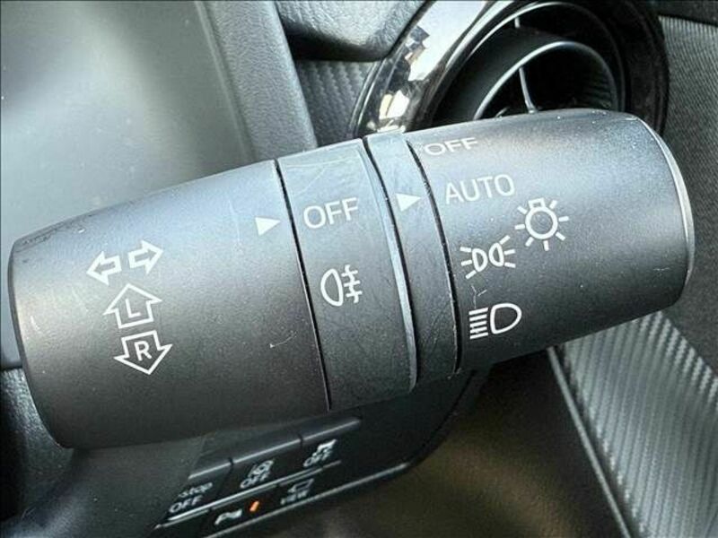 MAZDA2-26
