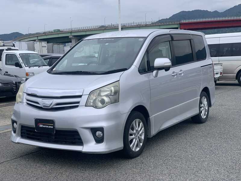 TOYOTA NOAH