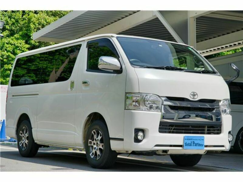 TOYOTA　HIACE VAN