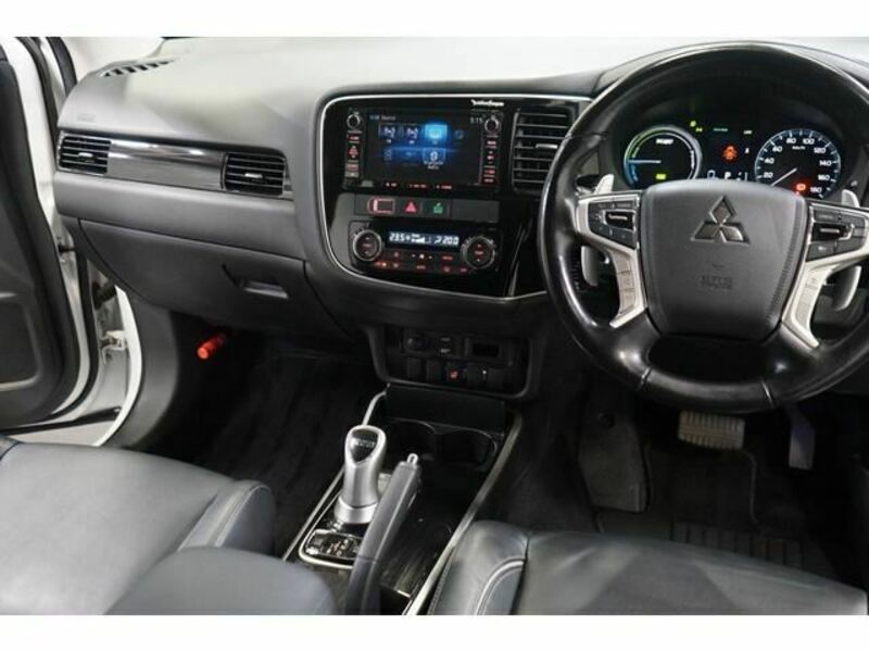 OUTLANDER PHEV-27