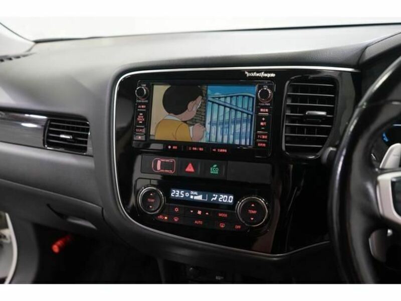 OUTLANDER PHEV-29