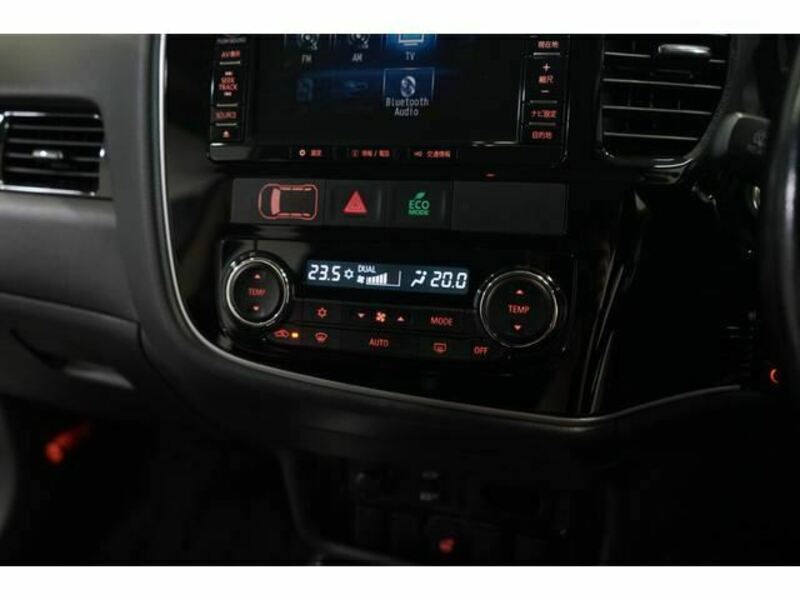 OUTLANDER PHEV-32