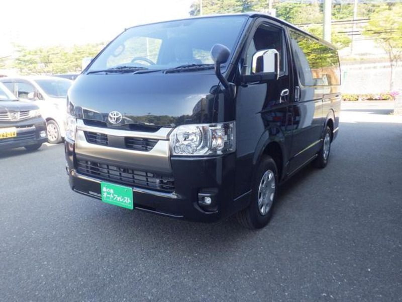 TOYOTA HIACE VAN