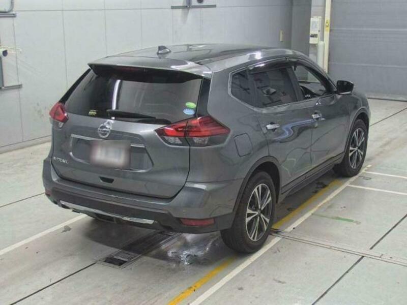 X-TRAIL-1