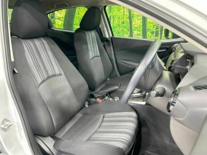 MAZDA2