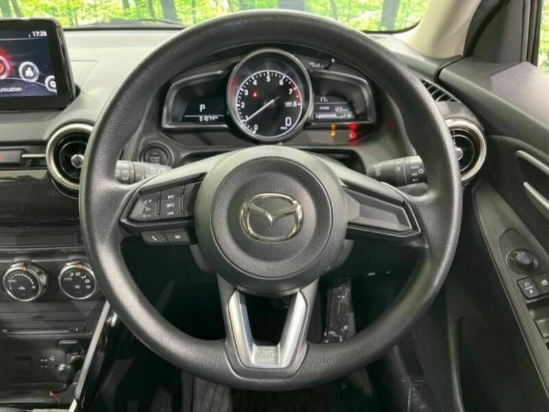 MAZDA2