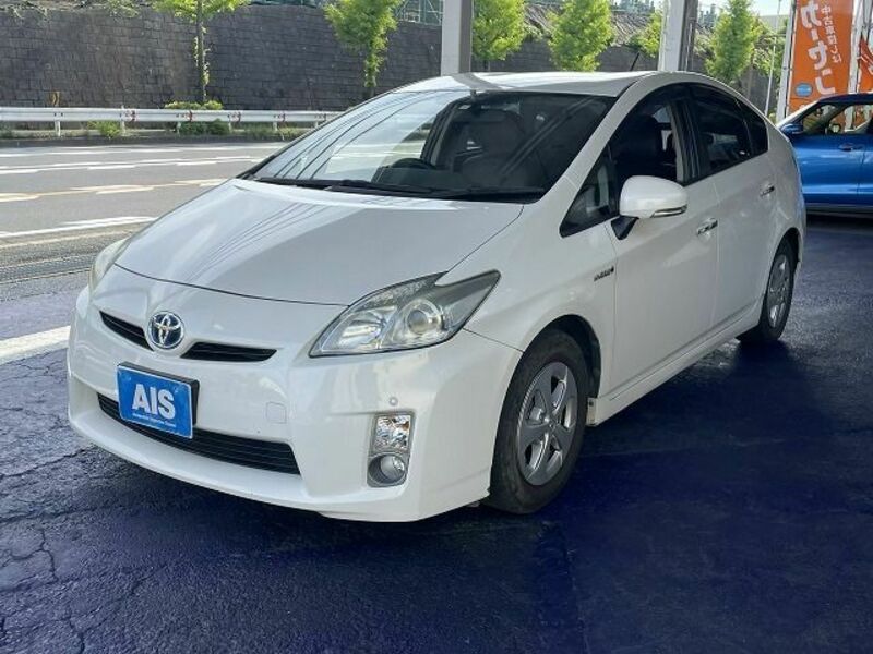 TOYOTA　PRIUS