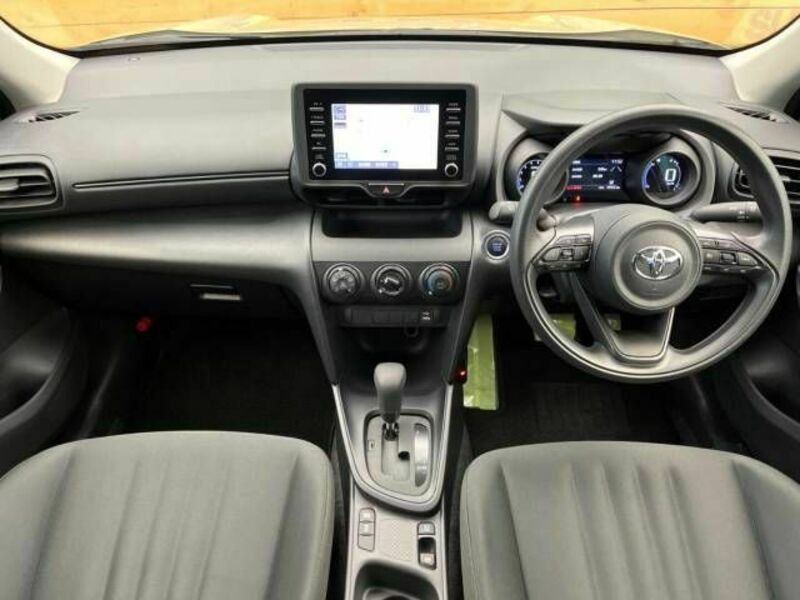 YARIS CROSS-1
