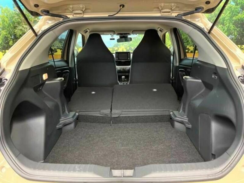 YARIS CROSS-9