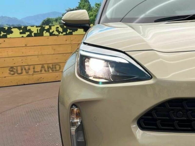YARIS CROSS-11