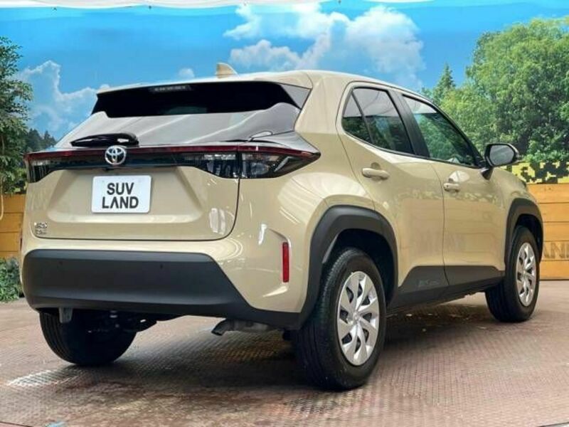 YARIS CROSS-16