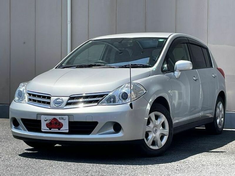 NISSAN　TIIDA