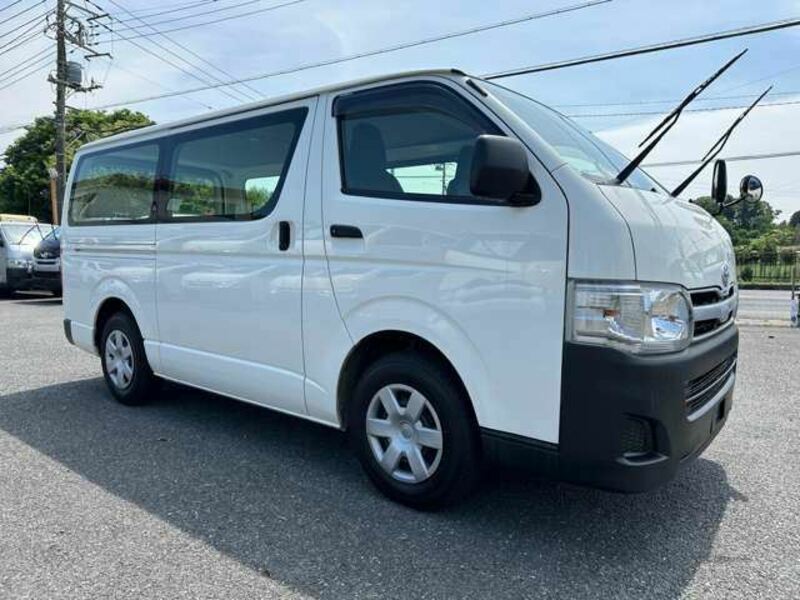 TOYOTA HIACE VAN
