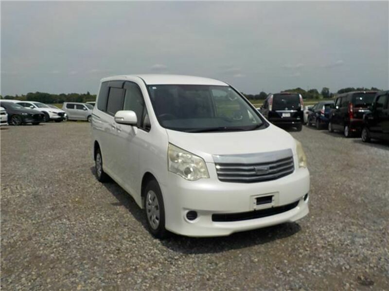 TOYOTA　NOAH
