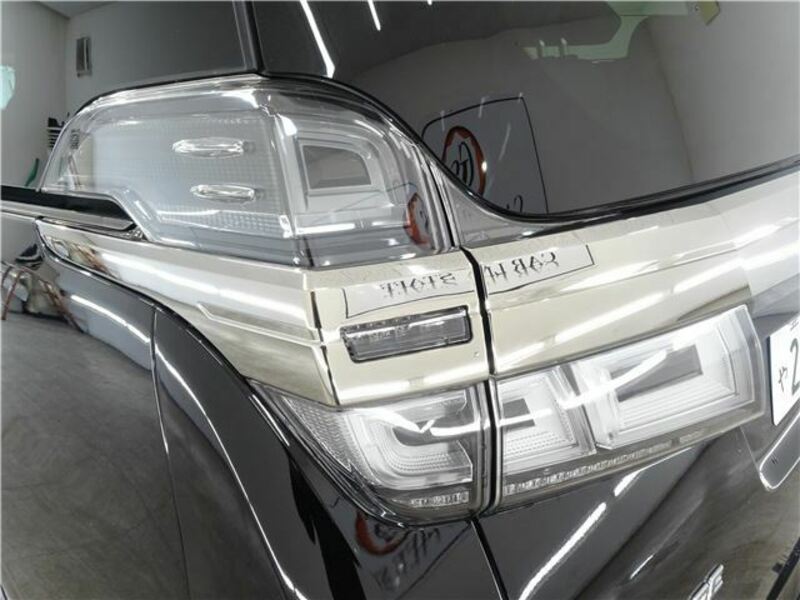VELLFIRE-13