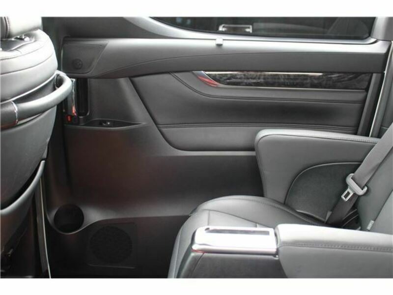 VELLFIRE-33