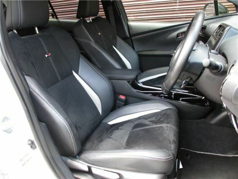PRIUS PHV