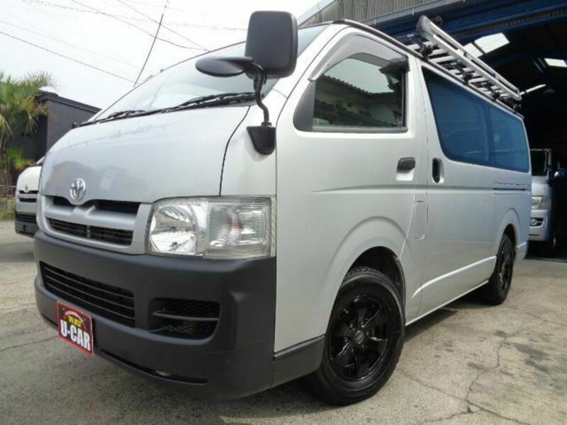 TOYOTA HIACE VAN