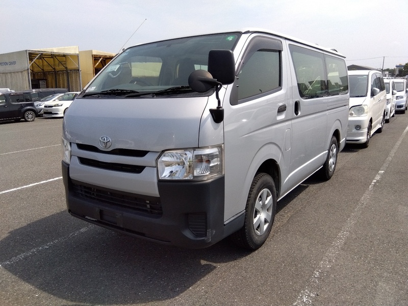 TOYOTA HIACE VAN