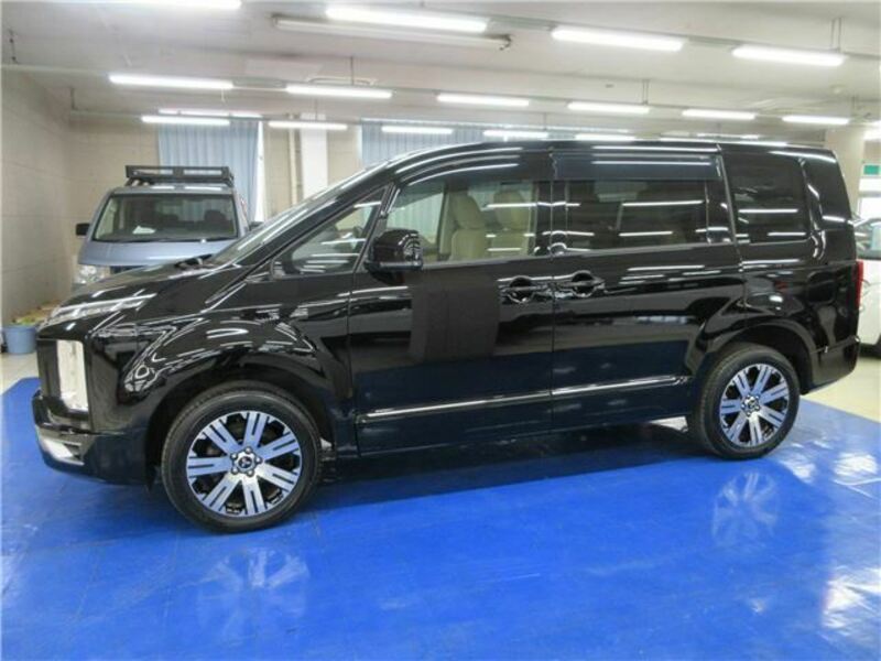 DELICA D5