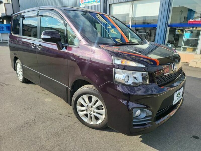 TOYOTA　VOXY