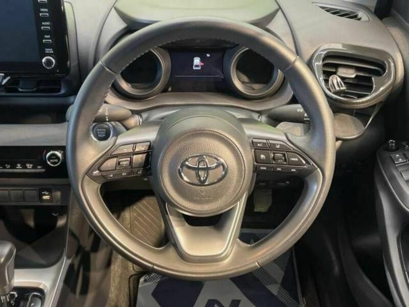 YARIS CROSS