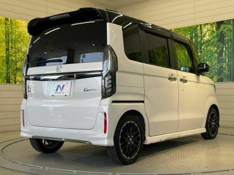 N BOX CUSTOM