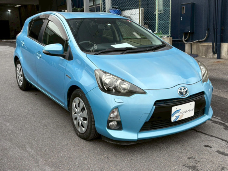 TOYOTA　AQUA