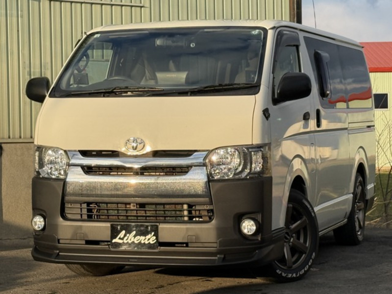 TOYOTA HIACE VAN