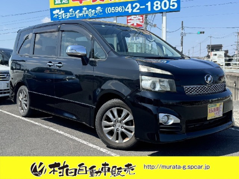 TOYOTA VOXY