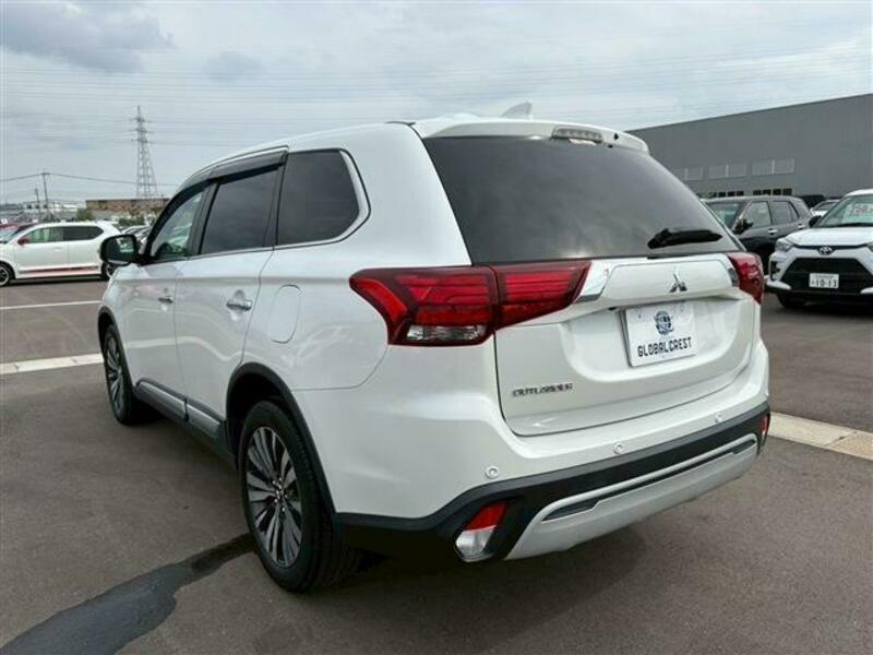 OUTLANDER-8