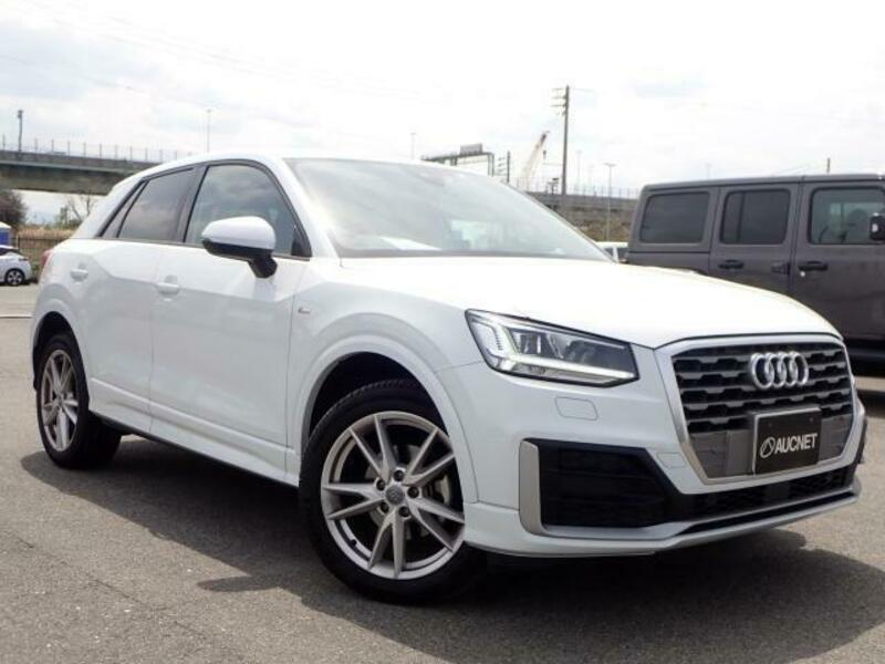 AUDI　Q2