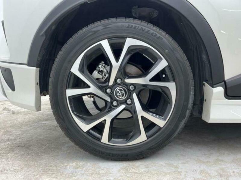 C-HR-12