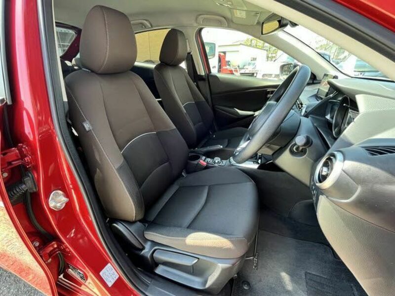 MAZDA2