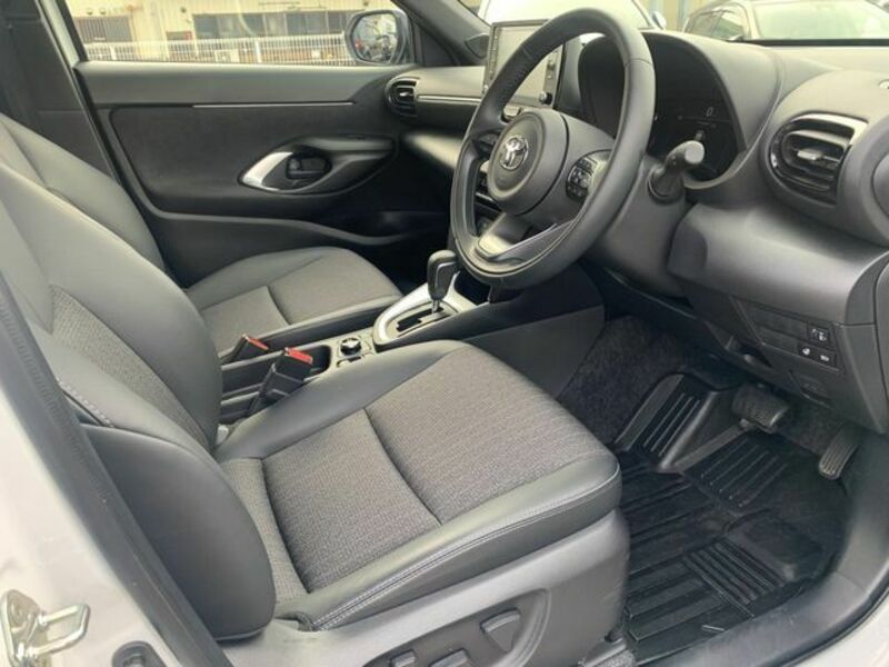 YARIS CROSS