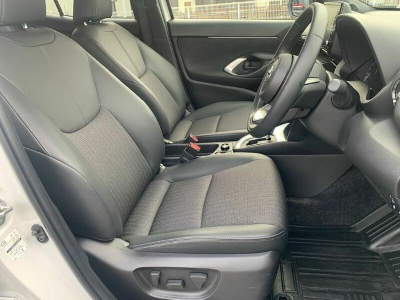 YARIS CROSS