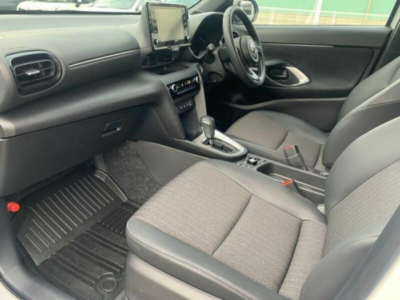 YARIS CROSS