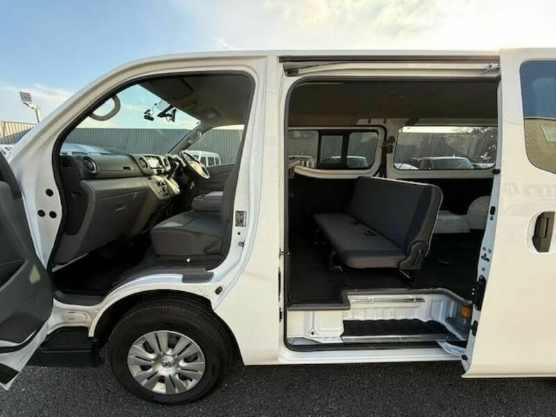 NV350 CARAVAN-14
