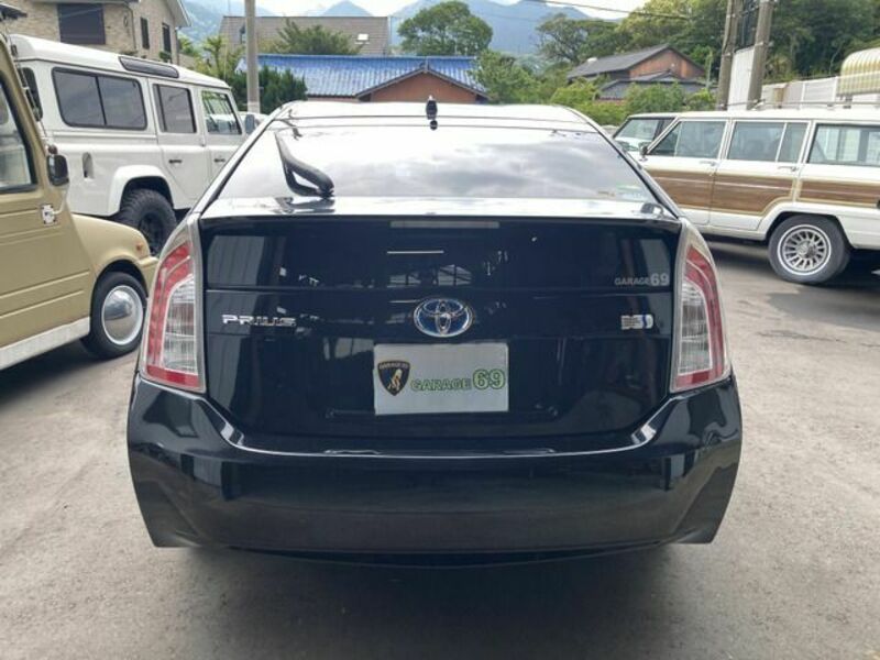 PRIUS-8