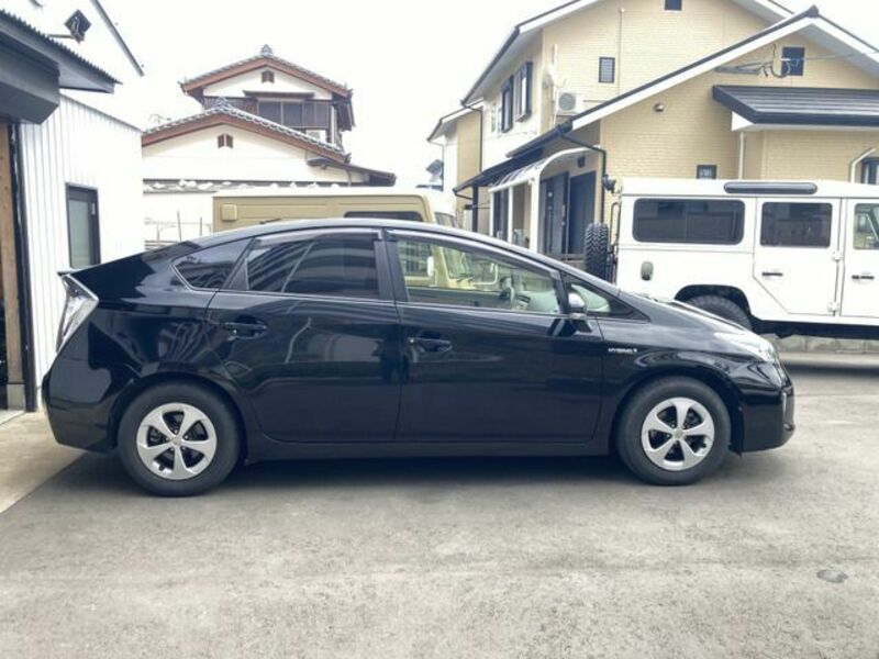 PRIUS-10