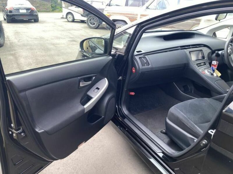 PRIUS-12