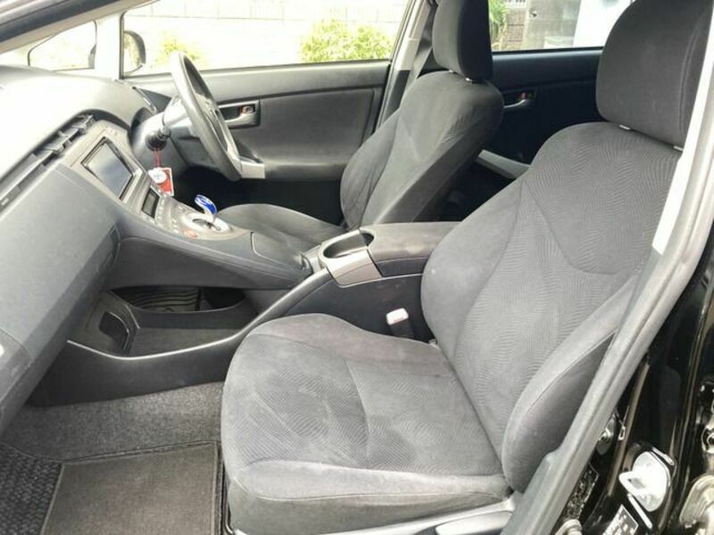 PRIUS-13