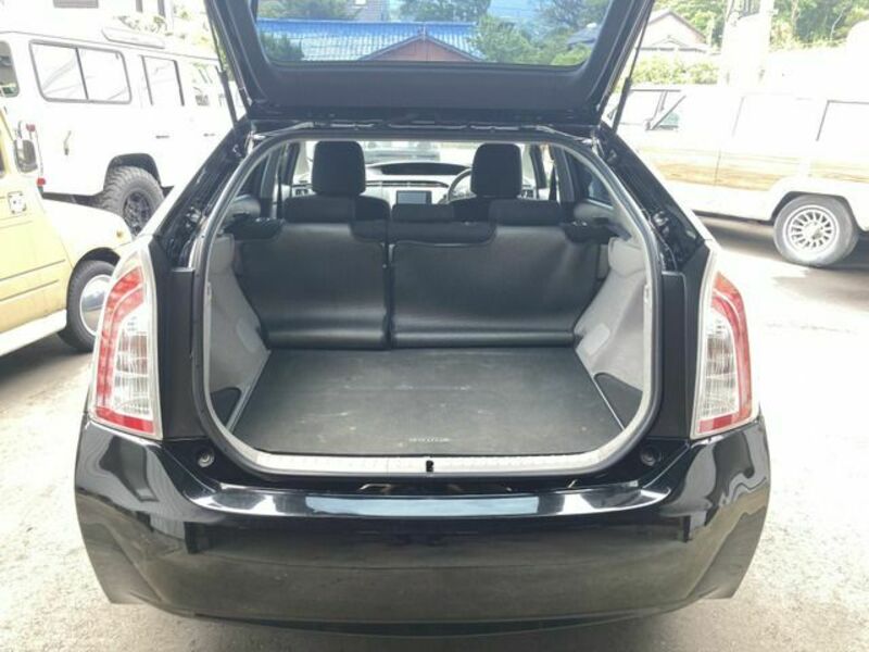 PRIUS-18