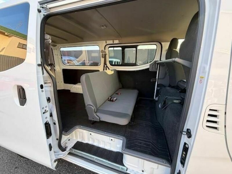 NV350 CARAVAN-6