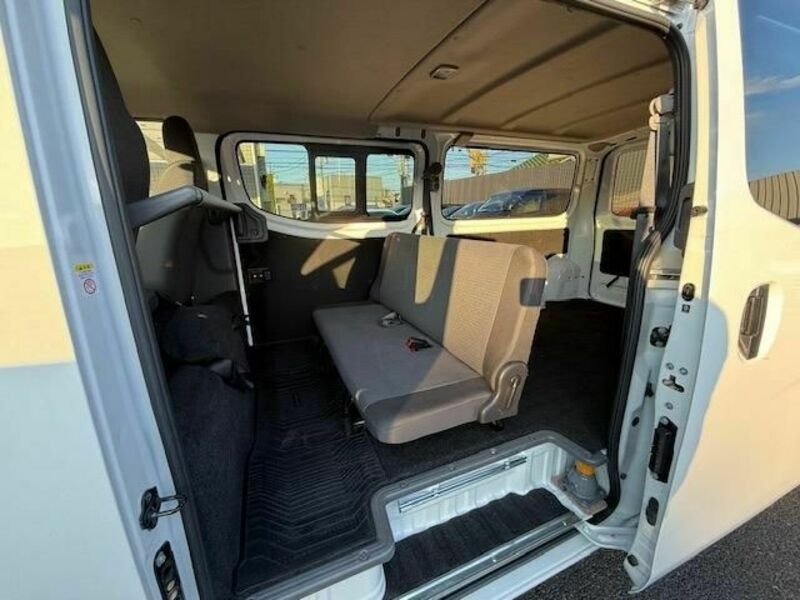 NV350 CARAVAN-15
