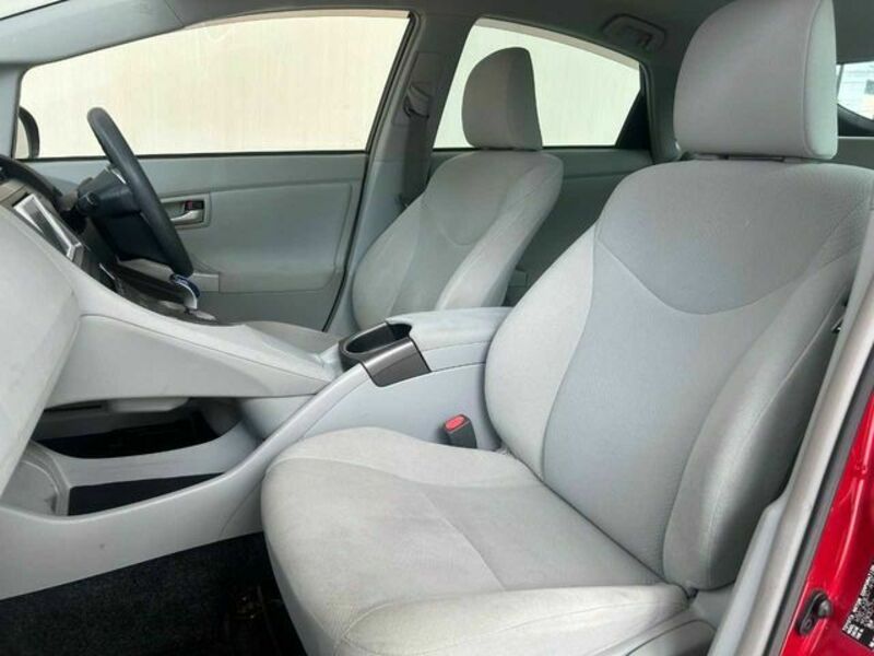 PRIUS-17