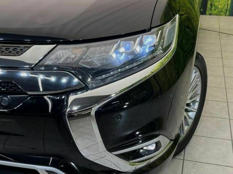 OUTLANDER PHEV-11