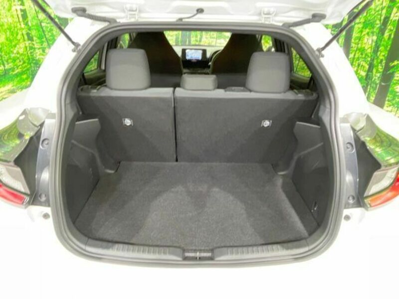 YARIS-11